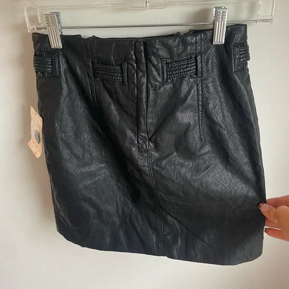 Free People NWT Payton Paperbag Black Faux Leather Textured Mini Skirt 0 -J - Picture 6 of 8